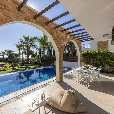 Villa Seafront Ionion H5 *