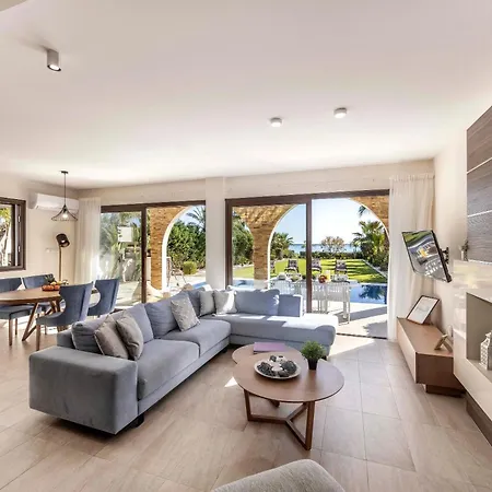 Villa Seafront Ionion H5 *