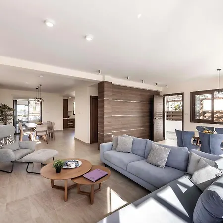 Villa Seafront Ionion H5