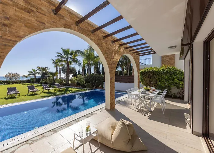 Villa Seafront Ionion H5 *