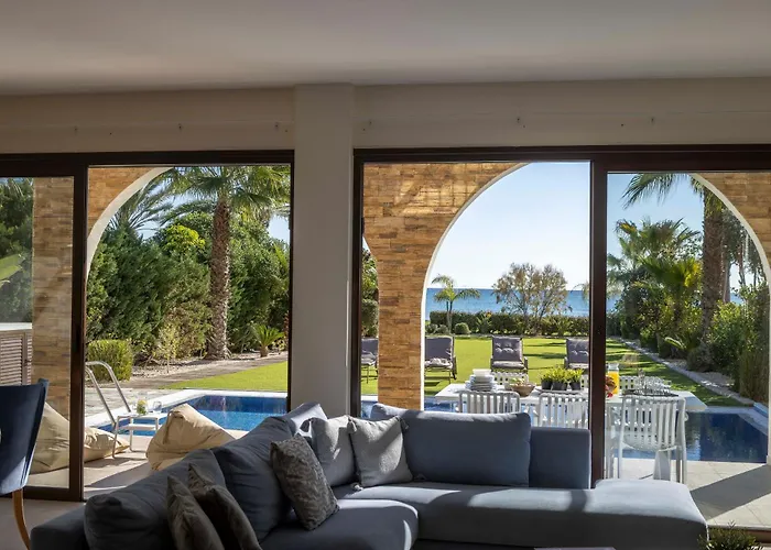 Villa Seafront Ionion H5