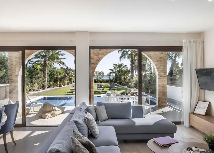 Villa Seafront Ionion H5 *