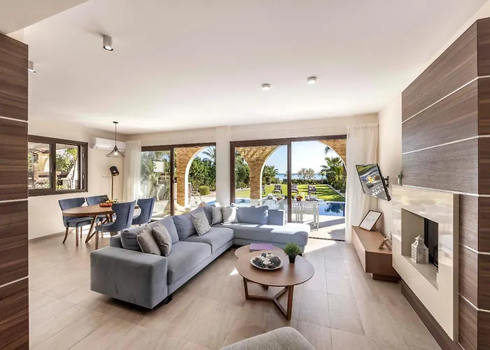 Villa Seafront Ionion H5 *